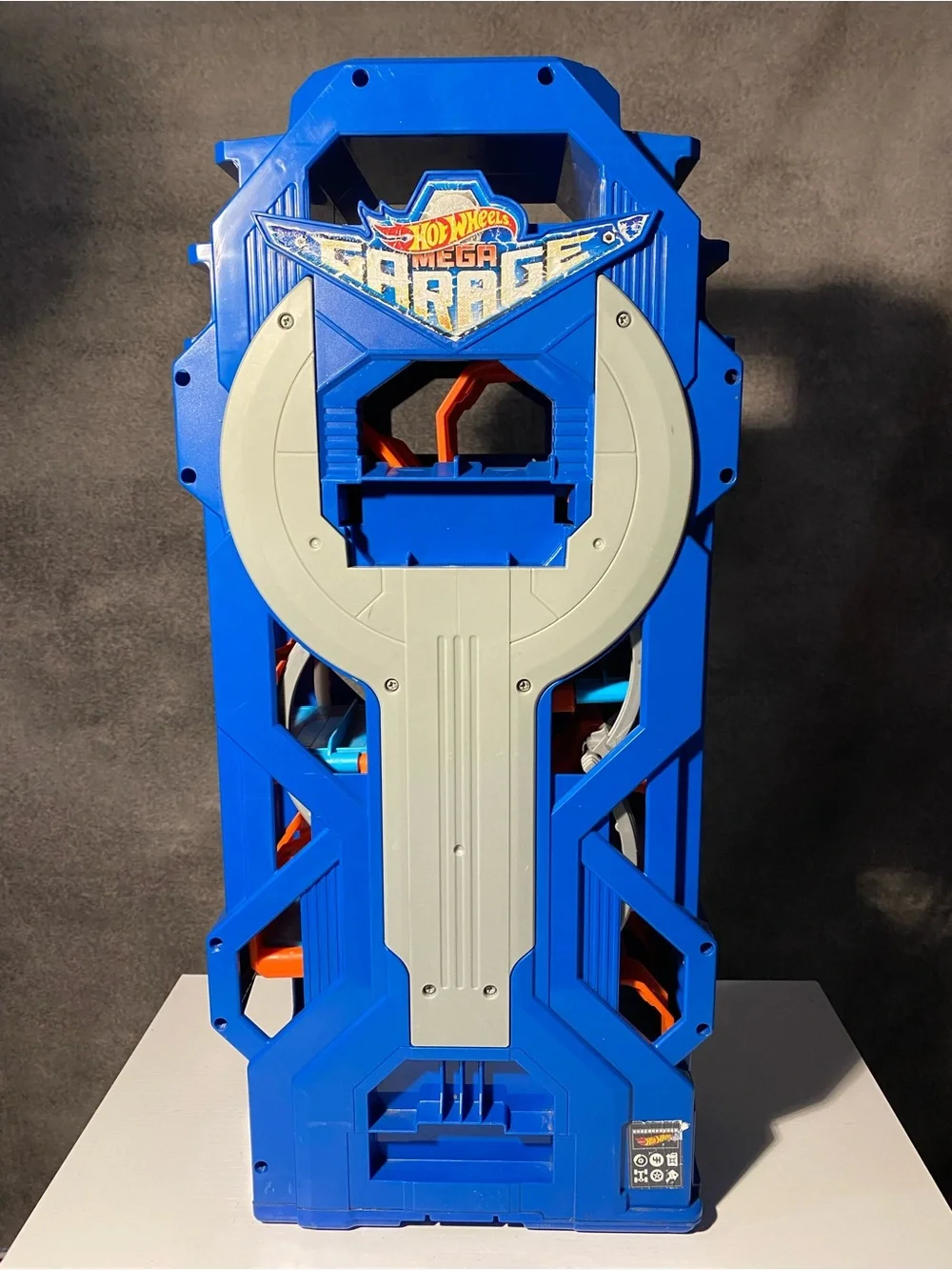 Hot Wheels Mega Garage Car Wheel Storage Tower Playset Crank Lift Blue